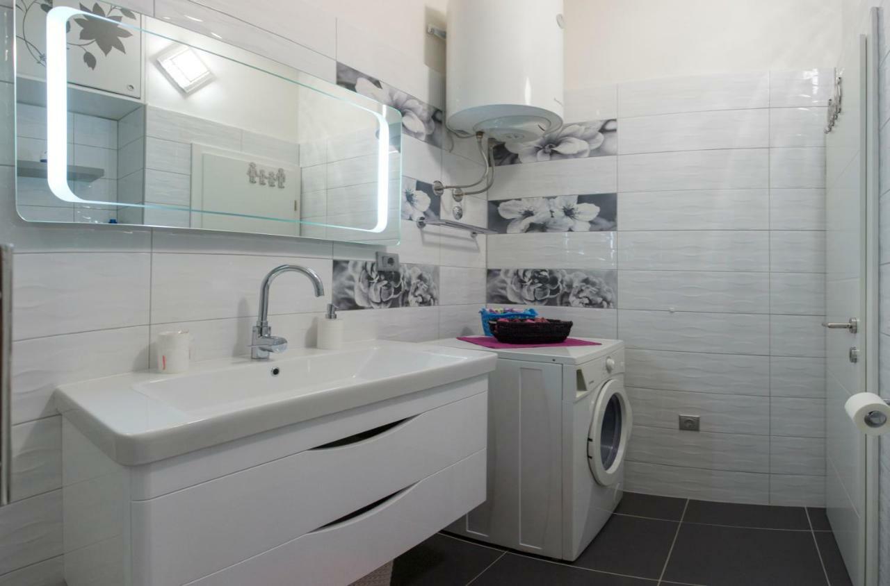 Apis Split Apartment Екстериор снимка