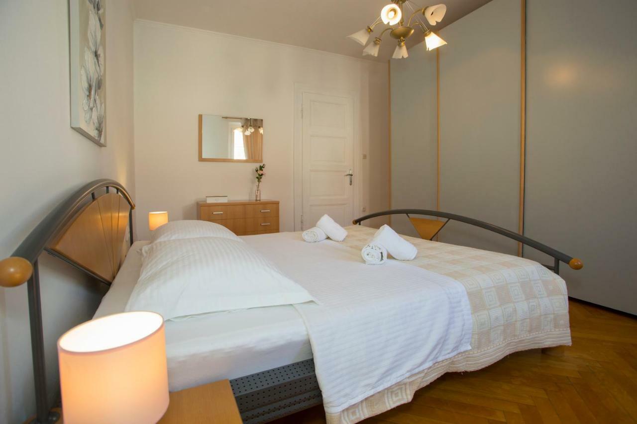 Apis Split Apartment Екстериор снимка